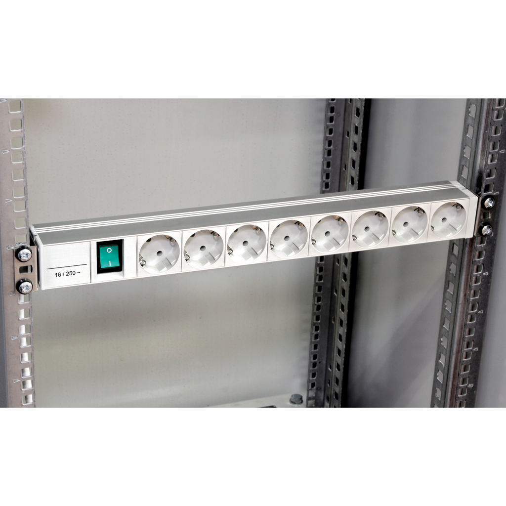 Actassi rail 1U 8 prises + interrup 19P VDE